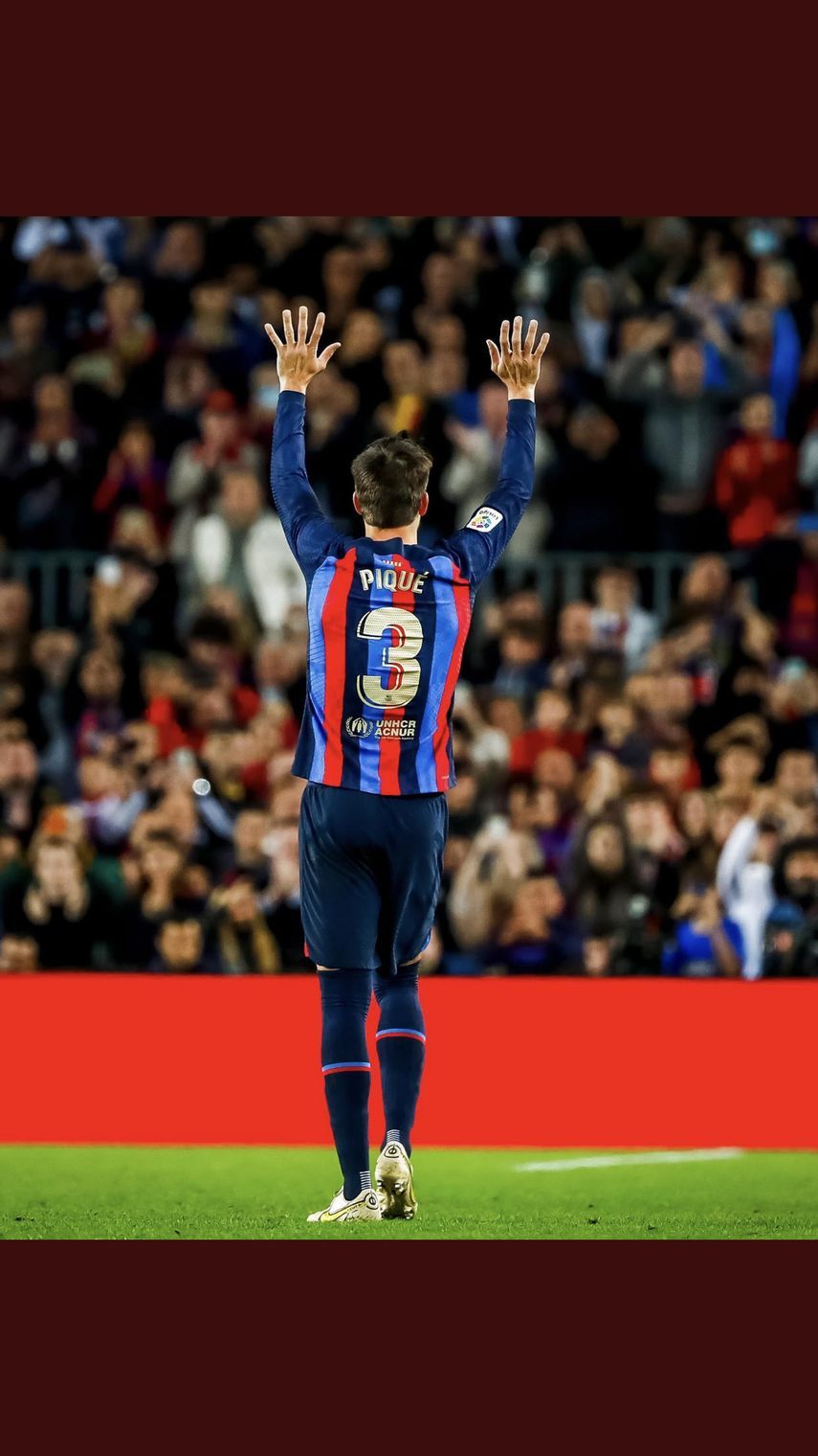 جيرارد بيكيه مدافع نادي برشلونة الإسباني يُودع الملاعب