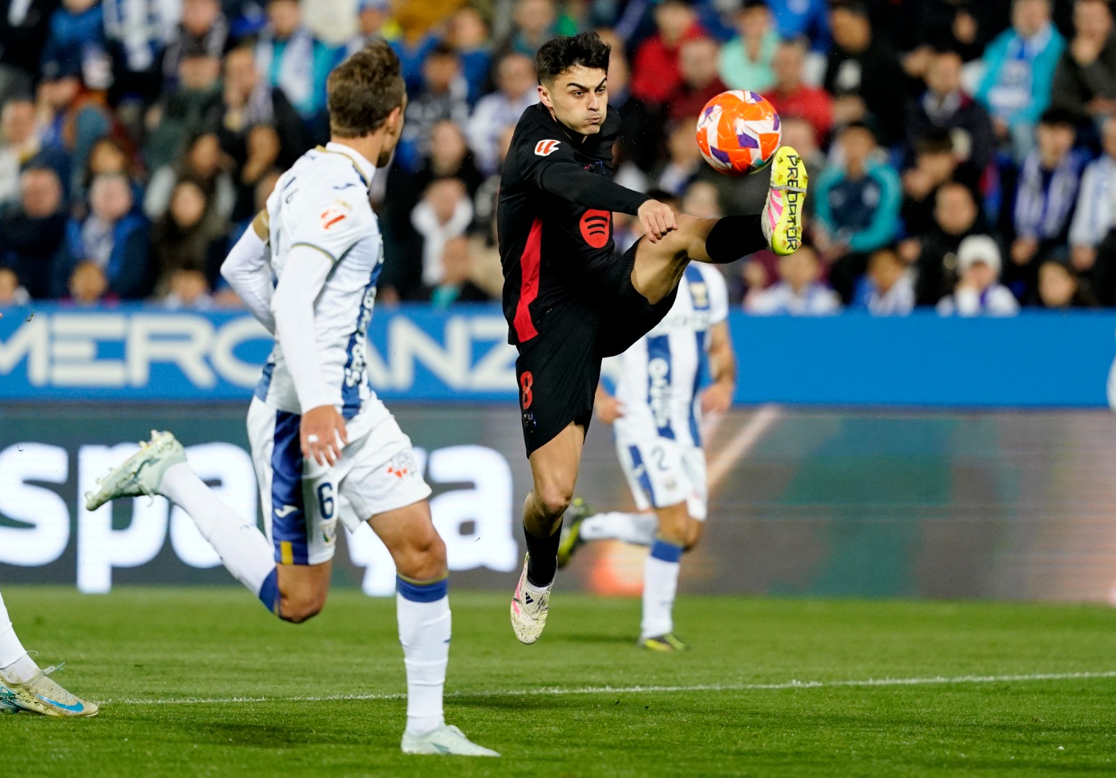 لاعب برشلونة بيدري خلال مباراة ليغانيس في الدوري الإسباني - 12 أبريل 2025