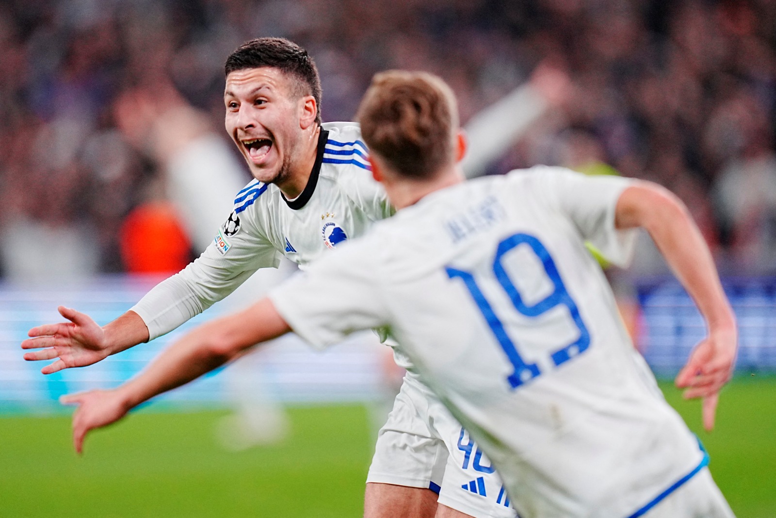 لاعب كوبنهاغن روني باردغجي يحتفل بالتسجيل خلال مباراة مانشستر يونايتد في دوري أبطال أوروبا - 8 نوفمبر 2023