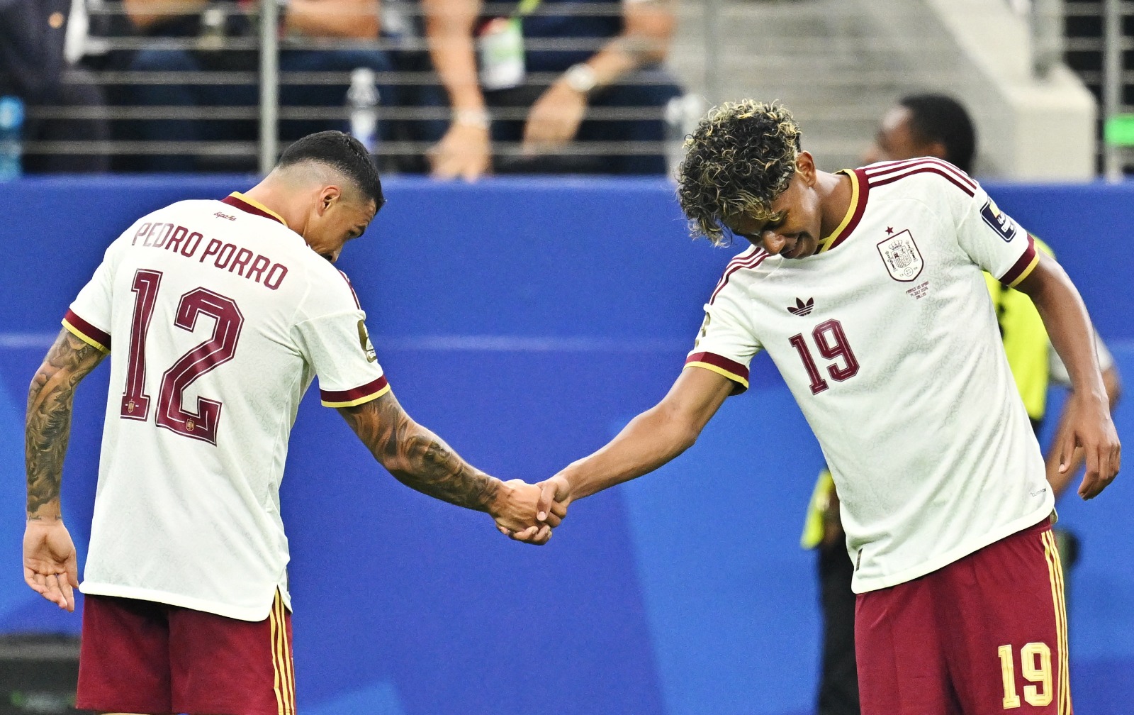 لامين يامال يحتفل مع بيدرو بورو بهدف إسبانيا ضد فرنسا - 14 يوليو 2026