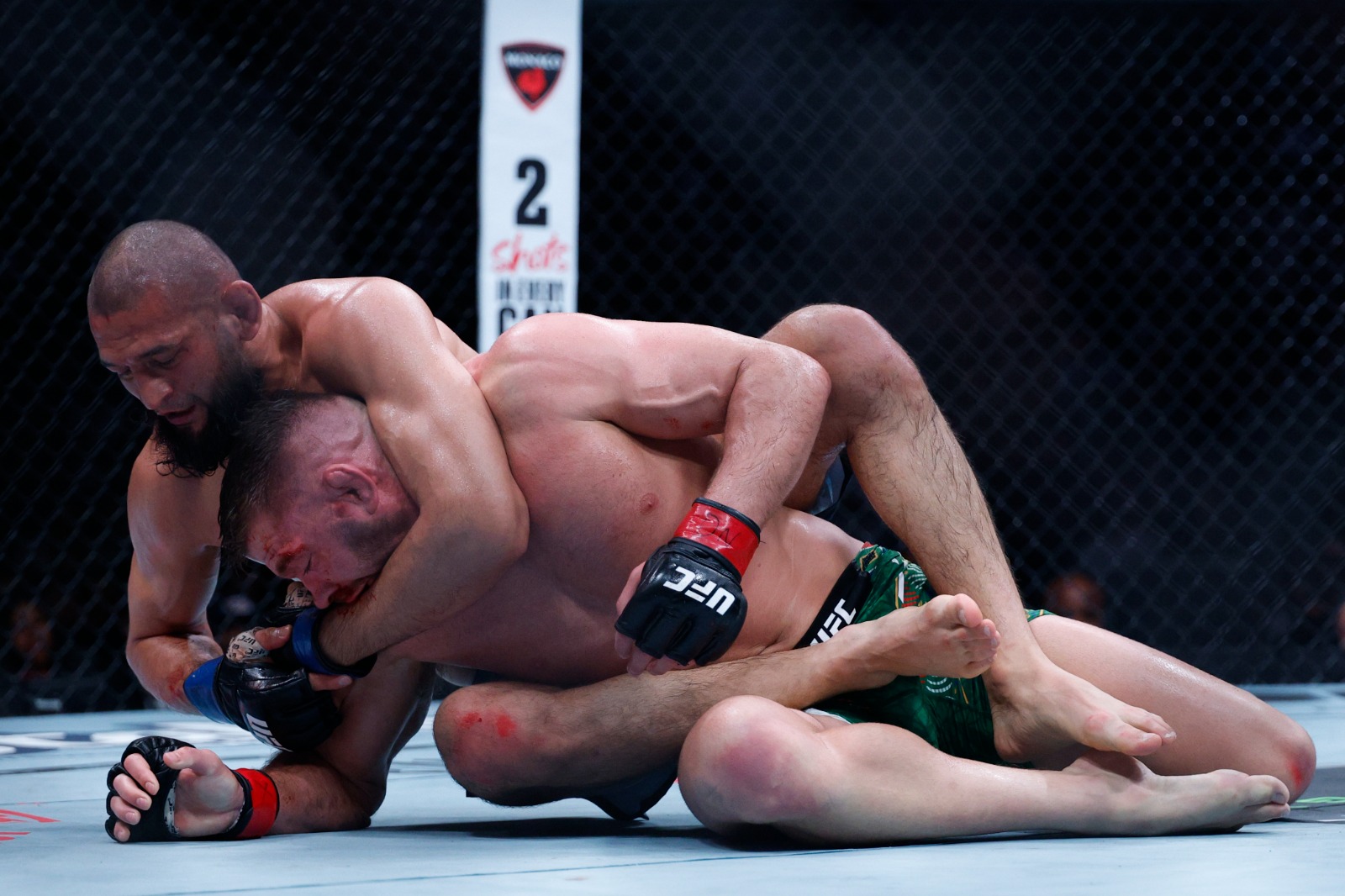 شيمايف في سيطرة كاملة على خصمه دو بلاسي في النزال الرئيس في UFC 319 - 16 أغسطس 2025