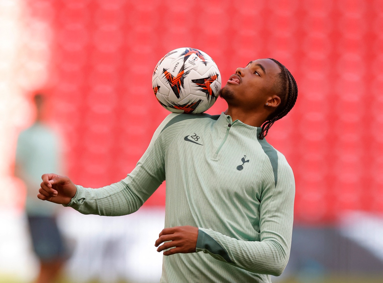 ويلسون أودوبيرت لاعب توتنهام قبل مواجهة مانشستر يونايتد في نهائي الدوري الأوروبي - 20 مايو 2025