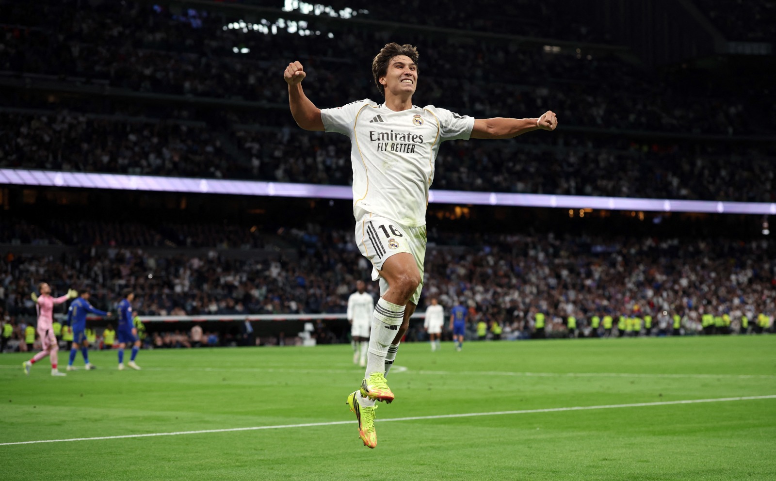 غونزالو غارسيا مهاجم ريال مدريد يحتفل بهدفه في مرمى ريال أوفييدو في الدوري الإسباني - 14 مايو 2026