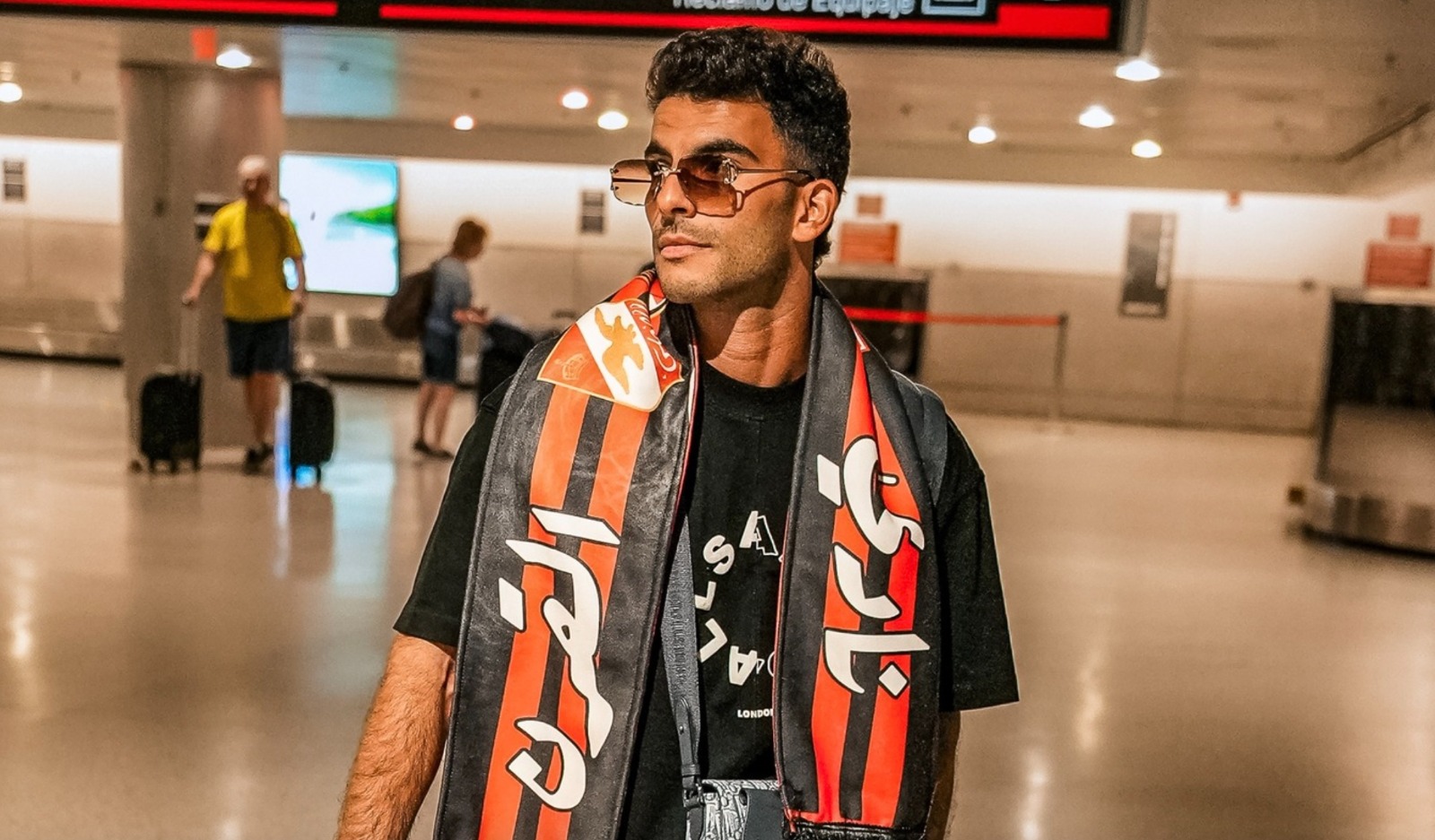 أحمد سيد زيزو يحمل وشاح الأهلي