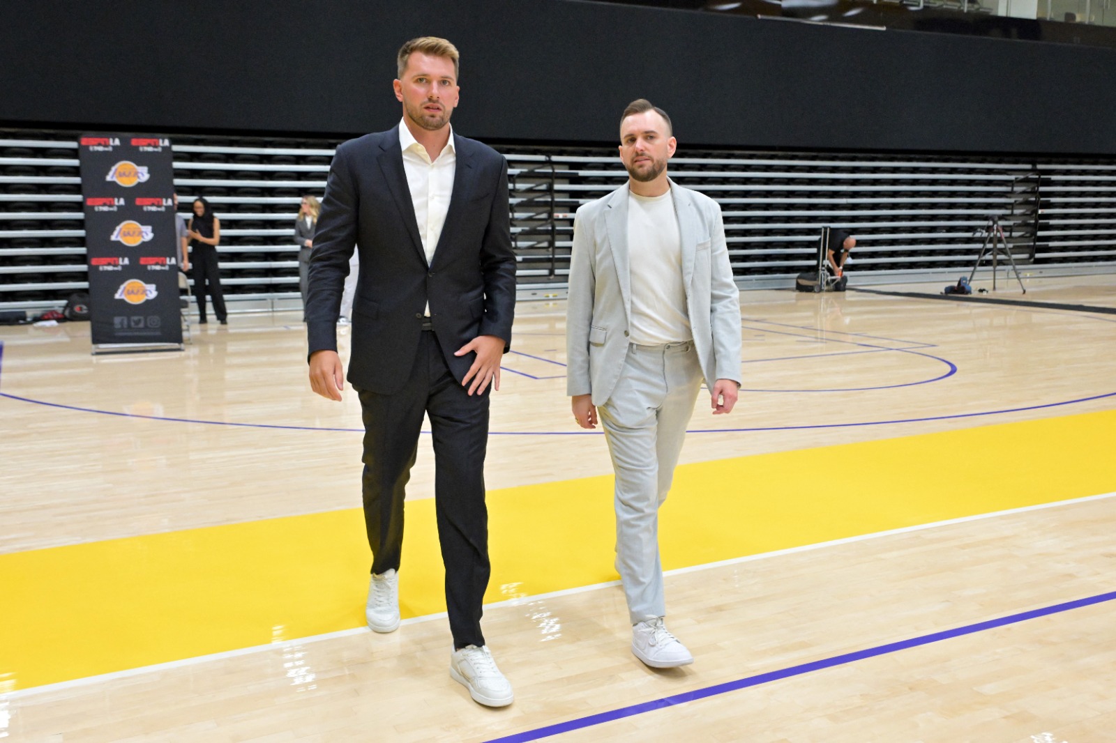 لوكا دونتشيتش بعد مؤتمر صحفي لإعلان تجديد عقده مع UCLA Health Training Center -  أغسطس 2025