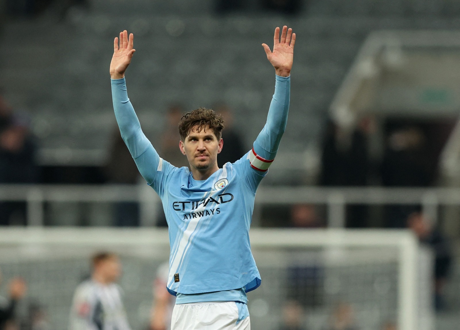 لاعب مانشستر سيتي جون ستونز بعد مباراة نيوكاسل يونايتد في كأس الاتحاد الإنجليزي  - 7 مارس 2026